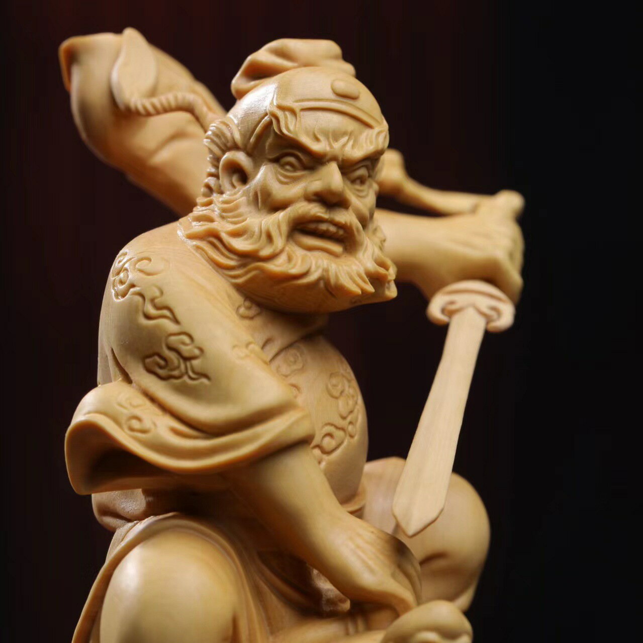 木彫りの仏像 鍾馗様【鍾馗●鎮宅聖君】10cm 高級天然ツゲ木彫り 厄除けの神 仏像 神像 鍾天師 手作り 木製 フィギュア 【オブジェ 置物】疫病退散 厄災除け 風水 金運 開運 財運 商売 繁盛