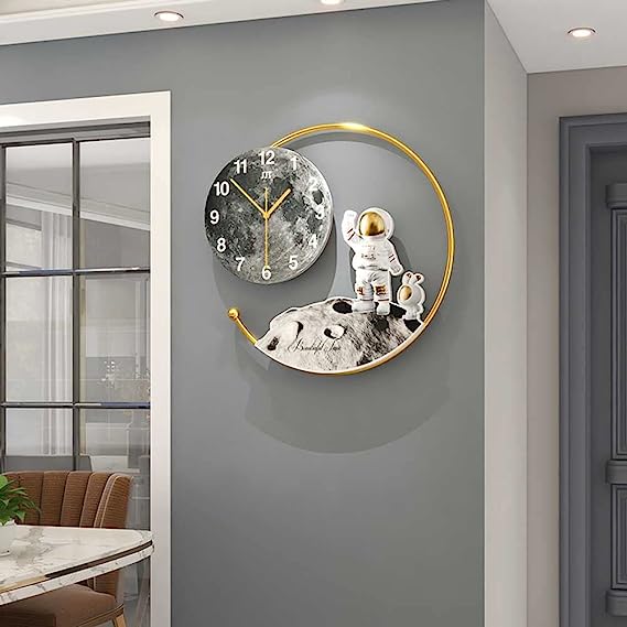 サイレントモーションキッズウォールクロック、かわいい宇宙飛行士ウォールクロックバッテリー駆動サイレントノンティックリングラウンド装飾ウォールクロックベッドルームクラスルームスクールボーイズガールズルーム