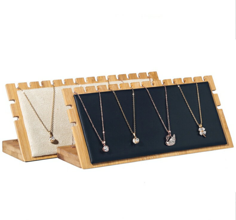 スロットネックレスホルダー：大ぶりなネックレスから細いネックレスまで、ネックレスやペンダントをきちんと整理収納できます。 省スペース：このジュエリースタンドは、カウンタートップやドレッサーの引き出しの場所を取らずにネックレスを整理して保管できます。ご自宅での個人使用、ショップ内、展示会などに最適です。 幅広い用途：このジュエリースタンドは、Y字ネックレス、レイヤードネックレス、ダングルペンダントなどさまざまな種類のアクセサリーの展示に使用できます。販売、中小企業、アクセサリーの展示会などに最適です。また、ご自宅でお持ちのネックレスをきちんと保管するのにも役立ちます。