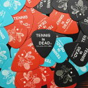 【FIELDSTYLE 出展ブランド】 "TENNIS is DEAD USA" Guitar Pick Multi Color 6pcs set (LT.BLUE, BROOD ORANGE and BLACK ) 0.46mm both side print For performance,Key Chain or pendant tops as you like テニスイズデッドロゴがプリントされたギターピックのセット 6枚セットなので演奏にも、穴をあけてキーホルダーやペンダントトップにも。 TENNIS is DEAD全アイテムはこちら TENNIS is DEAD（テニス イズ デッド） 2015年アメリカ/フィラデルフィア発、Jamie Thomas JrとSteve Fujiが立ち上げたアシッドライフスタイルブランド。 イギリス人ラッパー"CHARLIEJ"とのタイアップなど世界中のミュージシャンやアーティストとコラボを展開中。 “ANTI-TRAD”をコンセプトに、何も変わらない日常にアシッドな刺激を。伝統的なスポーツの象徴であるテニス。“テニス(＝伝統)は死んだ”という少し刺激的なブランド名は「トラッドに縛られない、自分のスタイルを貫く」という思いが込められています。"TENNIS is DEAD”は今までにないアシッドライフスタイルを発信し続けます。"TENNIS is DEAD”全てのモデルは身につけてそのロゴを目にするたびに心が日常から少し飛び出します。アンチトラッド、タイムレスでオリジナル。Jamie&Steveの思いと共に。 youtube: TENNIS is DEAD USA instagram: @tennisisdeadusa DEFMARTは"TENNIS is DEAD" 日本正規代理店です。 TENNIS is DEAD国内プレス問い合わせ：info@tennisisdead.com / 078-584-3686 / テニスイズデッドジャパン 本岡【FIELDSTYLE 出展ブランド】 "TENNIS is DEAD USA" Guitar Pick Multi Color 6pcs set (LT.BLUE, BROOD ORANGE and BLACK ) 0.46mm both side print For performance,Key Chain or pendant tops as you like テニスイズデッドロゴがプリントされたギターピックのセット 6枚セットなので演奏にも、穴をあけてキーホルダーやペンダントトップにも。 TENNIS is DEAD全アイテムはこちら TENNIS is DEAD（テニス イズ デッド） 2015年アメリカ/フィラデルフィア発、Jamie Thomas JrとSteve Fujiが立ち上げたアシッドライフスタイルブランド。 イギリス人ラッパー"CHARLIEJ"とのタイアップなど世界中のミュージシャンやアーティストとコラボを展開中。 “ANTI-TRAD”をコンセプトに、何も変わらない日常にアシッドな刺激を。伝統的なスポーツの象徴であるテニス。“テニス(＝伝統)は死んだ”という少し刺激的なブランド名は「トラッドに縛られない、自分のスタイルを貫く」という思いが込められています。"TENNIS is DEAD”は今までにないアシッドライフスタイルを発信し続けます。"TENNIS is DEAD”全てのモデルは身につけてそのロゴを目にするたびに心が日常から少し飛び出します。アンチトラッド、タイムレスでオリジナル。Jamie&Steveの思いと共に。 youtube: TENNIS is DEAD USA instagram: @tennisisdeadusa DEFMARTは"TENNIS is DEAD" 日本正規代理店です。 TENNIS is DEAD国内プレス問い合わせ：info@tennisisdead.com / 078-584-3686 / テニスイズデッドジャパン 本岡