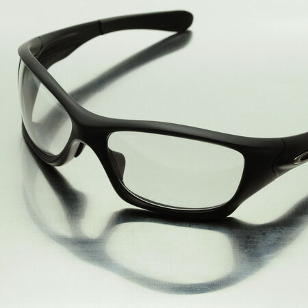 【GOODMAN LENS MANUFACTURE】グッドマンレンズマニュファクチャーOAKLEY PITBULL（オークリーピットブル）用交換レンズ調光[クリア→グレー]（ポリカーボネイト）（OAKLEY-PITBULL-PB-P201）