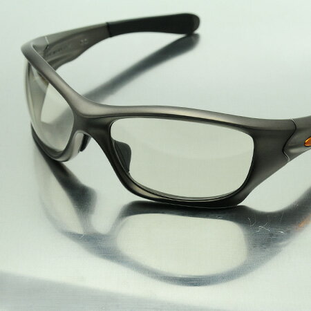 【GOODMAN LENS MANUFACTURE】グッドマンレンズマニュファクチャーOAKLEY PITBULL（オークリーピットブル）用交換レンズ調光[クリア→ブラウン]（ポリカーボネイト）（OAKLEY-PITBULL-PB-P202）