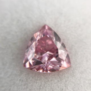 アーガイル ピンクダイヤ トリリアント【0.75ct】GIA 鑑定書 Fancy Intense Purplish Pink I1 【送料無料】トリリアントダイヤモンド ルース 大粒ダイヤ 豪華 ゴージャス 人気 品質保証書 ジュエリー 贈り物 ご褒美 ピンクダイア レアストーン 三角ダイヤ 三角形