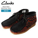 CLARKS/クラークス CLARK(クラークス)は、1825年にサイラスとジェームスというクラークス兄弟によって設立されました。創業の地はイングランド南西部の小さな町、ストリート。現在もクラークスが本社を置き、近くには以前使われていた刻印ロゴマークの塔があります。以来180年程の歴史を経て、カジュアルシューズの原点とされる世界的ブランドに成長しました、最初の商品は毛付きシープスキンのスリッパでしたが、それが、後にカジュアルシューズやコンフォートシューズの原点や概念といわれる靴作りへとつながりました。今やデザートブーツやワラビーはカジュアルシューズの代名詞ともいわれています。常に履きやすさと快適さを追求し続けてきたクラークス社の創業は靴づくりにおける創造と独創の歴史のはじまりなのです。 商品説明 ・Width：M ・シェイカーチャッカブーツ ・耐久性のあるファブリックアッパー ・レースアップクロージャー ・クッション性のあるインソールとクレープアウトソール ・ラバーソール ・リラックスしたモカシンスタイルで快適な履き心地を実現。 ご注意 ※商品には日本サイズ(cm)は記載されておりません。 ※CNサイズ(ChiNaの略)は中国独自のもので、日本サイズ(cm)ではありません。 輸送時の状況により、箱の破損が激しい場合があります。 商品には問題ありませんが、ご理解の上ご注文ください。 当店のサイズ採寸方法について 当店の不良品の基準について