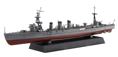 リアルグレー/中型/艦NEXT-18 EX-201・プラモデル・【スケール】1/700艦NEXTシリーズ軽巡洋艦 多摩 昭和19年/捷一号作戦にエッチングパーツが付属して登場！ 天龍型軽巡に続いて建造された球磨型軽巡の2番艦。 俗に言う5 500t型軽巡の第一形態「球磨型」の一員であり、その後「長良型」「川内型」」と発展していく始祖でもある。 大正10年に竣工以来、幾たびの改良を加えられ、太平洋戦争にも参加した。 同艦型は余裕ある設計により水偵の搭載など改装にも対応でき、多摩は太平洋戦争開戦後は北方艦隊に配属、最後は昭和19年10月の比島防衛戦であった捷一号作戦に参加。囮の機動部隊護衛のため出撃。 米航空攻撃により落伍、潜水艦の雷撃により戦没した。 製品は接着剤を必要としないスナップフィット式で設計。 主要な部品は色分け済みプラスチック部品で表現、一部の色調部は表面追従性に優れたリアルシールで再現します。 組立方式はすべてはめ込み式、水線部で部品分割により洋上/フルハルの両タイプが製作可能。 製品は昭和19年10月の捷一号作戦時の姿をモチーフにしています。 球磨とは異なる横張りのリノリウム甲板を的確に再現。 後部魚雷発射管の開口部はキャンバス張りで閉塞された状態も再現できる専用パーツ封入。 煙突上部は実感的な「抜けた」状態で、黒色成型色。煙突は球磨型のうちの細型タイプで専用部品で再現。 インジェクションパーツでは再現の難しい、細部に至るまで表現できるエッチングパーツを封入。 エッチングパーツはホースリール、探照灯台、手摺、21号電探、ラッタルなどを収録。 ※この商品は日本製です。 ※この商品は、組み立てが必要なプラスチックモデルキットです。