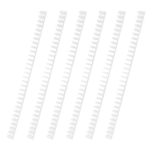 リング(6本入)クリアホワイト/リング径10mm/LR-10-J・Color:クリアホワイトSize:リング径10mmStyle:リング(6本入)・パッケージ個数:1・ルーズリーフが綴じられるリング。高品質な日本製。・【対応リーフ】A4/30穴（プラスチック製のためハサミで切ってB5/26穴、A5/20穴などにも対応可）・【綴じ枚数】50枚【リング径】10mm【リングの間隔】9.5mm【リングの太さ】3mm・【入数】6本【カラー】クリア・【本体サイズ/重量】幅15×奥行280×高さ16mm / 7gオリジナルのリングノートを作れる!『ルーズリング』 市販のルーズリーフやゲージパンチで穴あけした紙を綴じて、オリジナルのリングノートやカレンダー、手帳などが作れる便利な製本リングです。 表紙がないのでリングノートのように360度折り返しができ、かつバインダーファイルのようにリーフの入れ替えが自由自在です。 A4/30穴対応のリングですが、プラスチック製なのでハサミでお好みのサイズに切ることができ、B5/26穴、A5/20穴にしたり、6穴分だけリーフの両端を綴じ、リングが手に当たらず書きやすくすることもできます。 リングは手で簡単に開閉できますが、専用ジッパー(別売品)を使うと一瞬で開閉が行なえます。 ゲージパンチ(別売品)と一緒に使えば、お好みの紙質やデザイン、罫線の用紙でリングノートを作れます。 オリジナルノートやカレンダーを作るも良し、配布資料を綴るも良し、市販のリングノートをバインダー化するも良し、多彩な活用方法が広がります。 ●入数:6本 ●高品質の日本製 ●対応サイズ:JIS規格(A4/30穴、B5/26穴、A5/20穴など)※ISO規格(A4/34穴、B5/29穴、A5/24穴など)非対応