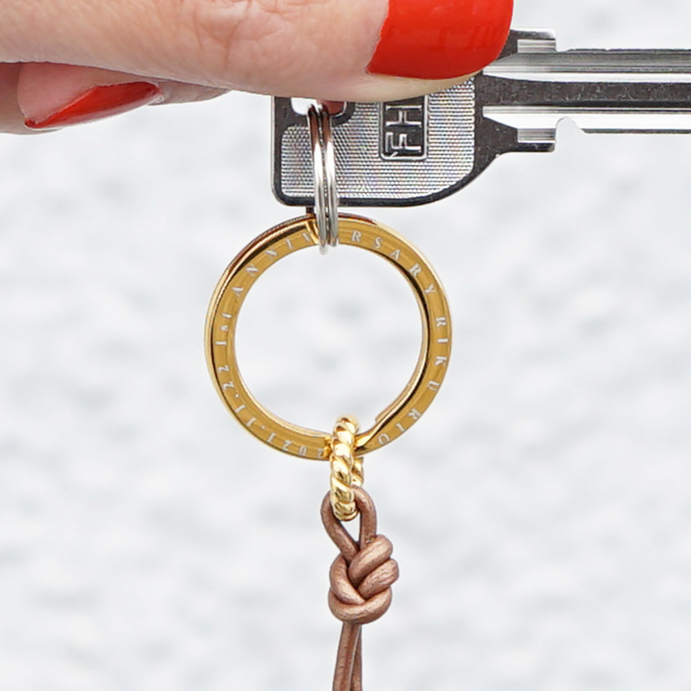 レザーコード キーリング 刻印無料 単品販売 アレルギー フリー ステンレス キーホルダー 名入れ カップル ギフト プレゼント 記念日 誕生日 レディース メンズ 母の日 父の日 イニシャル アルファベット 誕生石 チャーム Leather Cord Key Ring