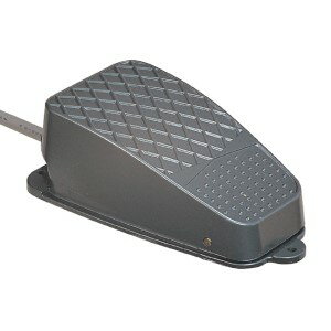 樂天商城 - 国際電業フットスイッチ■型式：SF-2□定格(抵抗負荷)：AC250V 6A□接点構成：2c□動作：モーメンタリ□キャブタイヤコード：VCTF 6心×0.75㎟×1m□保護構造：IP30