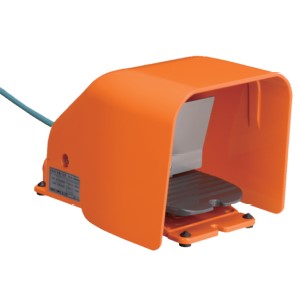 国際電業■型式:SFG-2TPSG5□フットスイッチ／産業用全カバー付タイプ□定格(抵抗負荷):AC125V 1A□接点構成:2a□動作:モーメンタリ□コード:RO-FLEX1100T 5芯×AWG19(ライトグレー)□動作力(N):10□質量(g):2100□保護構造:IP47