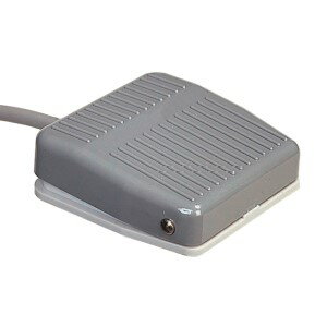 国際電業■型式:SFK-1□フットスイッチ／ミニ・樹脂／汎用タイプ□定格(抵抗負荷):AC250V 5A□接点構成:1c□動作:モーメンタリ□キャブタイヤコード:VCTF 3芯×0.75mm²×1.5m□動作力(N):9.8□質量(g):290□保護構造:IP30 その1