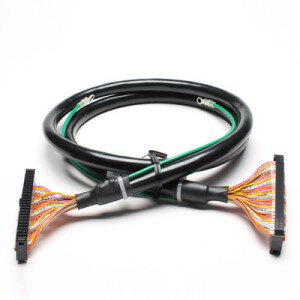 東洋技研■KBS-1T50-2MB□ケーブル[シールド付きケーブル]□ケーブル長さ(m)：2□シールド電線使用□ストレート形状50極□CN1：オムロン XG4M-5030-T□CN2：オムロン XG4M-5030-T□MILコネクタ1:1結線