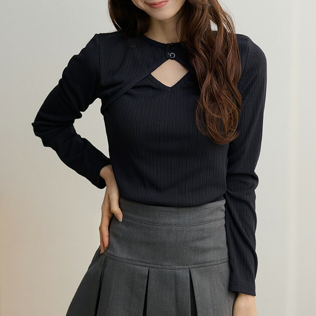 Rakuten - DAYRA フロント オープン ボタン プリーツ トップス 長袖 セットインスリーブ クルーネック 女性 レディース 春 秋 オープンカット 単色 ワンカラー 抜け感 おしゃれ トレンド モード 着映え フェミニン 大人女子 きれいめ おでかけ デート