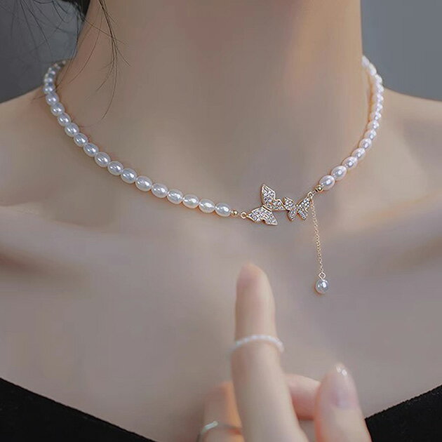 Rakuten - バタフライ パヴェ コンビ パール ネックレス アクセサリー 女性 レディース 春 夏 秋 冬 オールシーズン 首飾り 蝶々 ちょうちょ 短め フェミニン 華やか 上品 エレガント 可愛い ドレッシー お呼ばれ パーティー 結婚式 謝恩会 オケージョン