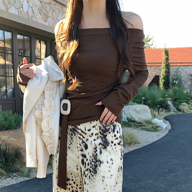 ドレープ ワンショルダー ベルト付き 長袖 トップス レディース 女性 春 秋 冬 2way 無地 単色 ワンカラー 肩だし 肌見せ スタイルアップ 細見え 抜け感 色っぽい セクシー フェミニン 女性らしい きれいめ 大人っぽい おしゃれ デート