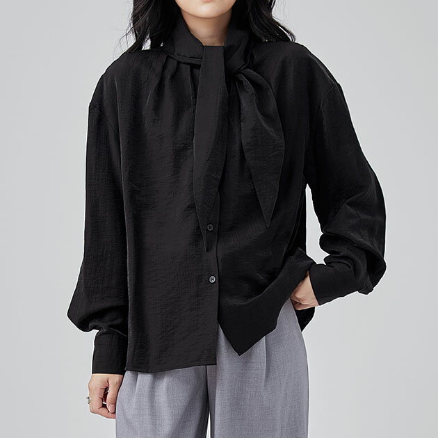 Rakuten - ボウタイ付き フロント ボタン 長袖 ブラウス 女性 レディース トップス シャツ 春 秋 冬 単色 リボン サテンライク 上品 大人 きれいめ オンコーデ 光沢 とろみ 着まわし 華やか ロングカフス オフィス