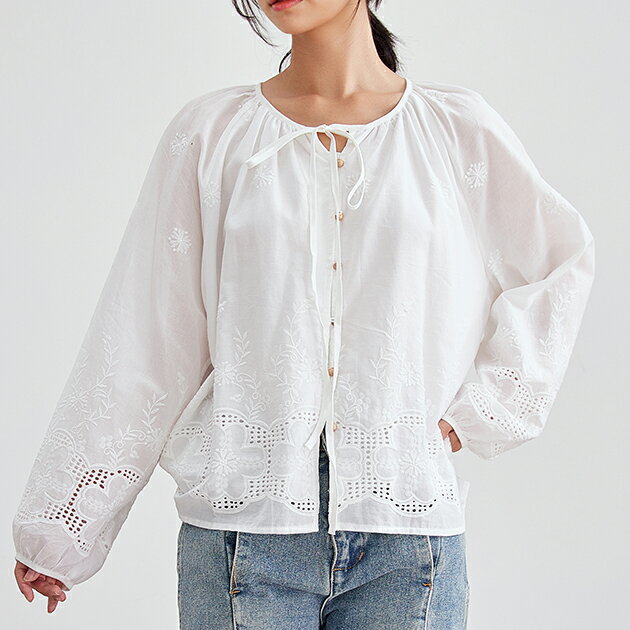 カットレース 花柄 ボタン 長袖 ブラウス 女性 レディース トップス シャツ 春 秋 冬 単色 無地 ゆったり 前開き フラワー ボタニカル柄 ナチュラル　可愛い キュート リボン ギャザー ラウンドネック 丸首