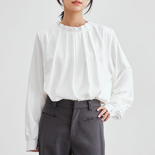 Stand-collar, pleated, long-sleeved blouse for women. A versatile long-sleeved blouse suitable for spring, autumn, and winter. Features a simple yet elegant design with frills, a three-dimensional effect, and a sophisticated, mature look. Perfect for office wear, formal occasions, ceremonies, and suits. Features beautiful draping.