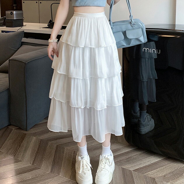 樂天商城 - サテン調 4段 フリル ティアード スカート ボトム ミモレ丈 レディース 女性 オールシーズン 無地 単色 ワンカラー ウエストゴム ゴム仕様 楽ちん シャイニー フレアライン 軽やか おしゃれ フェミニン かわいい キュート ドレッシー 大人女子