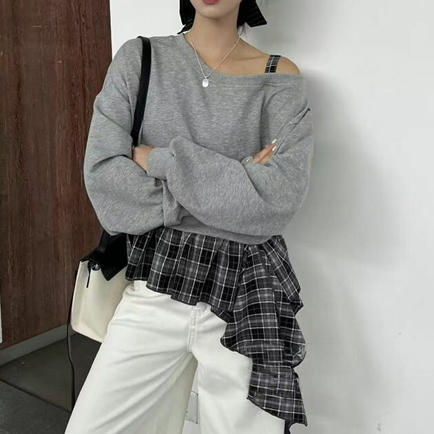 Rakuten - チェック フリルヘム スウェット ドッキング プルオーバー トップス 長袖 オフショルダー レディース 女性 春 秋 冬 トレンド 着映え おしゃれ デザイン レイヤード ゆったり ルーズ 肌見せ 抜け感 こなれ感 可愛い キュート おでかけ デート
