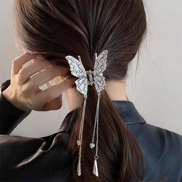Rakuten - チェーン付き ビジュー バタフライ ヘア クリップ 女性 レディース ヘアアクセサリー 春 夏 秋 冬 バレッタ ヘアアレンジ まとめ髪 アップヘア ハーフアップ ポニーテール 簡単 可愛い 華やか ラインストーン キラキラ パール