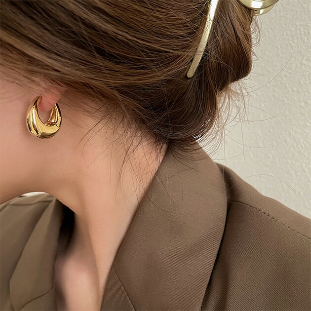 Rakuten - メタル ボリューム シンプル フープ ピアス アクセサリー 女性 レディース 春 夏 秋 冬 オールシーズン 耳飾り メタリック ミニマム ベーシック 使いやすい おしゃれ 可愛い クール 上品 大人っぽい きれいめ デイリー おでかけ お呼ばれ 結婚式