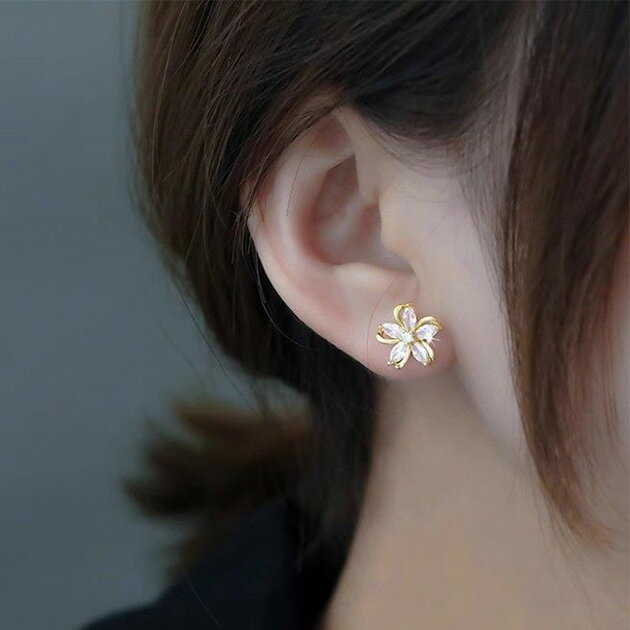 乐天商城 - フラワー モチーフ ビジュー スタッド ピアス アクセサリー 女性 レディース 春 夏 秋 冬 オールシーズン 耳飾り クリスタル メタリック きらきら お花 おしゃれ 可愛い キュート フェミニン 上品 大人っぽい きれいめ お呼ばれ 結婚式