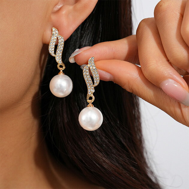 Rakuten - メタリック パヴェ パール スウィング ピアス アクセサリー 女性 レディース 春 夏 秋 冬 オールシーズン 耳飾り 揺れ感 きらきら ビジュー 華やか ドレッシー エレガント フェミニン 上品 ゴージャス お呼ばれ 結婚式 二次会 パーティー