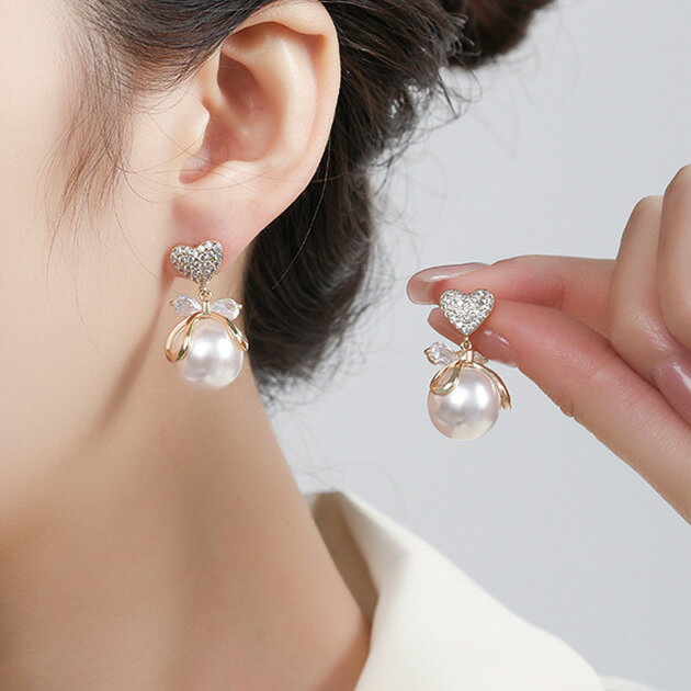 Rakuten - ハート リボン パール スウィング ピアス アクセサリー 女性 レディース 春 夏 秋 冬 オールシーズン 耳飾り メタリック クリスタル ビジュー フェミニン 華やか エレガント 上品 お呼ばれ 結婚式 二次会 パーティー フォーマル ハレの日