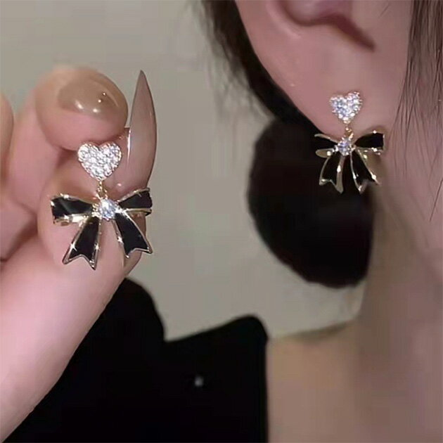 Rakuten - 配色 ハート パヴェ リボン ピアス アクセサリー 女性 レディース 春 夏 秋 冬 オールシーズン 耳飾り メタリック ビジュー フェミニン 可愛い キュート 華やか 上品 エレガント おでかけ デート お呼ばれ 結婚式 二次会 オケージョン