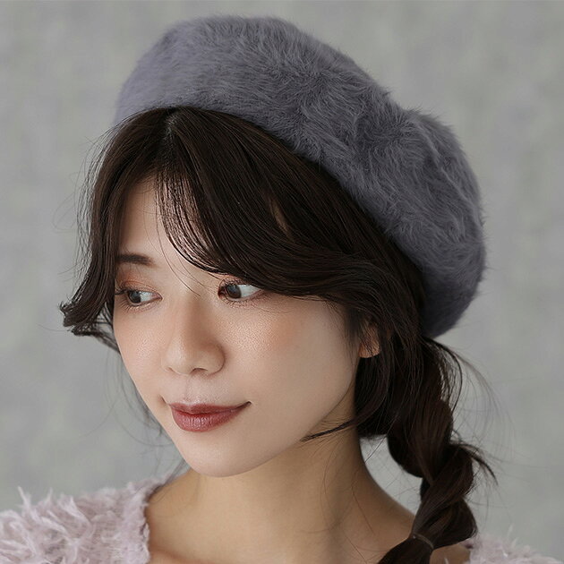 ⇒ 買い物ガイドはこちら■商品説明 装いにクラシカルな表情をプラスしてくれるベレー帽。 ラビット調ファーの上品な素材感が際立つ、ベーシックなフォルムがうれしいアイテムです。 サッと被るだけで、顔まわりにシーズン感を華やかさを演出。 上品な佇まいでフェミニンなコーディネートとも相性抜群です。 ふっくらとしたシルエットで、小顔効果が期待できるのもうれしいところ。 シンプルな装いのアクセントとしてもお使いいただけます。 ■サイズ（cm） 【F フリーサイズ】頭周り：62cm ■素材 ポリエステル100% ■モデル情報 165cm 48kg B80 W60 H82 骨格ナチュラル　着用サイズ:F ■原産国 MADE IN CHINA ■注意事項 ・撮影画像と実物の色合いが多少異なって見える場合がございます。 ・サイズは平置きでの採寸となりますので、測定方法によって多少の誤差が生じる場合がございます。 ・入荷・生産時期により、色味、サイズ、素材などが多少異なる場合がございます。 ・本製品は生産過程におきまして、生地を織る際の糸の継ぎ目や多少のほつれが生じることがあります。 ・お手頃な価格でご提供しているため、簡易包装となっており、保管・梱包時にシワが生じる場合がございます。 ・靴商品については、商品箱が破損している場合がございます。 上記内容について、あらかじめご了承くださいますようお願い申し上げます。