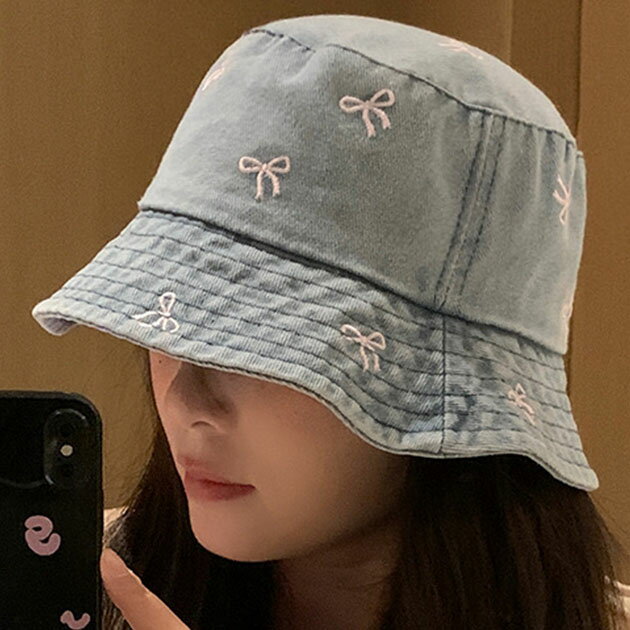 乐天商城 - デニム リボン 刺繍 バケット ハット 帽子 女性 レディース 春 夏 秋 冬 オールシーズン 紫外線予防 紫外線対策 日除け 小顔効果 シンプル カジュアル ストリート おしゃれ デイリー 普段使い おでかけ 通学 旅行 キャンプ レジャー リゾート