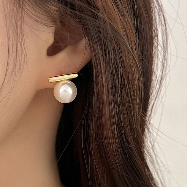 Opal - ソリッド パール メタリック バー ピアス 女性 レディース 耳 アクセサリー イヤリング 真珠 ゴールド 存在感 キュート 上品 フォーマル スーツ オケージョン 結婚式 パーティー アクセント 大人 カジュアル スタイリッシュ 直線 ライン
