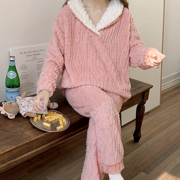 Rakuten - 配色 ショールカラー ふわもこ 長袖 ルームウェア ドロップショルダー 女性 レディース 秋 冬 上下 パジャマ 部屋着 寝巻き 立体感 ボア フリース あたたかい 防寒 キュート 可愛い ゆったり 楽ちん おしゃれ おうち時間 ナイトウェア