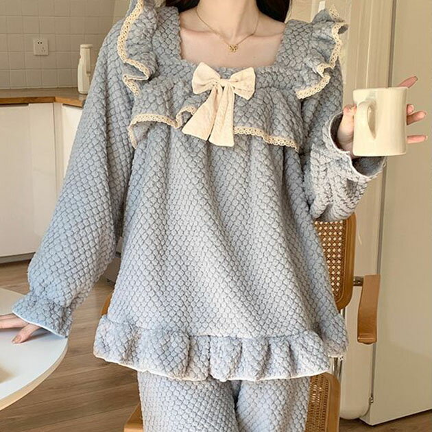 Rakuten - リボン フリル レース ふわもこ ルームウェア 上下セット 長袖 スクエアネック 女性 レディース 秋 冬 パジャマ 部屋着 肉厚 厚地 あたたかい ぽかぽか 防寒 フェミニン 可愛い キュート ガーリー スイート ナイトウェア おうち時間 お泊り会