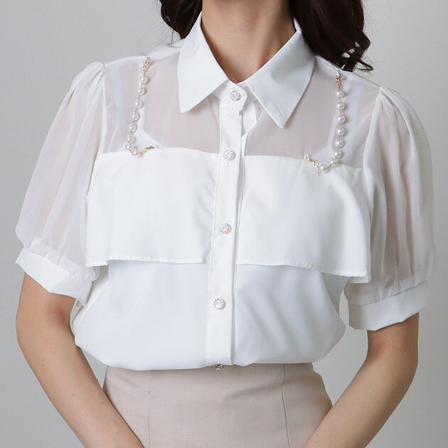 Rakuten - パールライン フロント フリル 半袖 ブラウス 女性 レディース トップス シャツ 春 夏 パフスリーブ ストラップ ボタン シアー 異素材 無地 着まわし カジュアル きれいめ オンコーデ オフィス 華やか 可愛い 甘め ガーリー