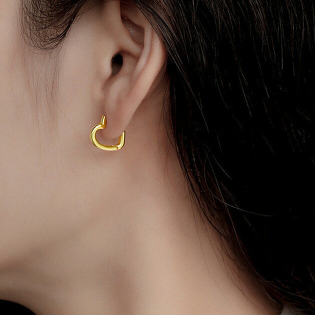 メタリック ミニマル ハート フープ ピアス 女性 レディース イヤリング 耳飾り アクセサリー シンプル 上品 オンコーデ 大人 きれいめ オフィス セレモニー オケージョン オフィス 可愛い キュート リング