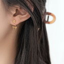 メタリック レースアップ リボン デザイン ピアス 女性 レディース 耳飾り イヤリング アクセサリー ゴールド シルバー クロス ストラップ シューレース 編み上げ ガーリー 可愛い キュート 小さめ プチサイズ