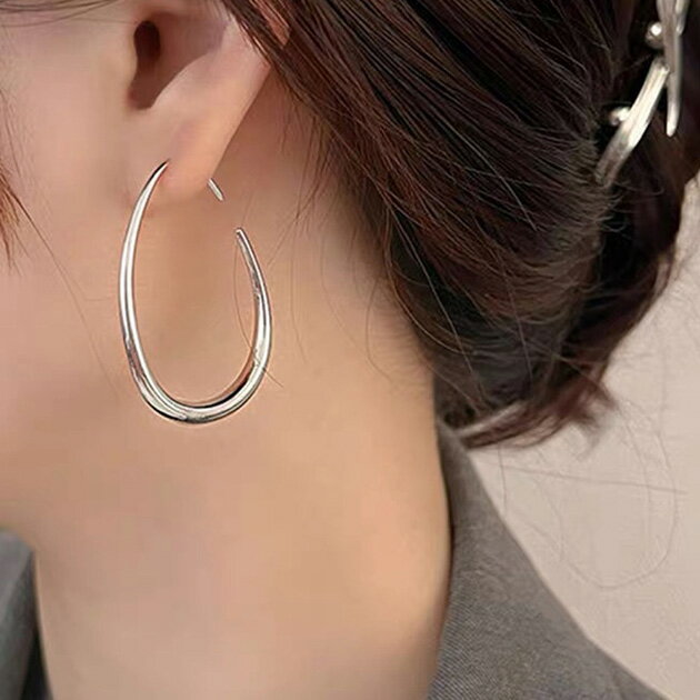 乐天商城 - ドロップ ライン ミニマル フープ ピアス 女性 レディース 耳飾り イヤリング アクセサリー メタリックカラー シンプル ベーシック カジュアル きれいめ 大人 スタイリッシュ 洗練された ドレッシー 雫 オーバル