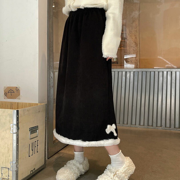 Rakuten - 裏起毛 ファー付き コーデュロイ イージー スカート 女性 レディース ボトム 秋 冬 腰高設計 ミディアム ミモレ丈 ロング マキシ あったか 温活 防寒 毛布 スリット リボン 可愛い ガーリー キュート 単色 無地 ふわふわ