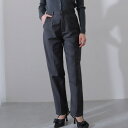 ソリッドカラー センター プリーツ入り テーパード パンツ 女性 レディース ズボン ボトム 単色 無地 ミニマル 着まわし ハイウエスト スラックス スーツ カジュアル きれいめ シンプル ゆったり 大人 オフィス モード セレモニー