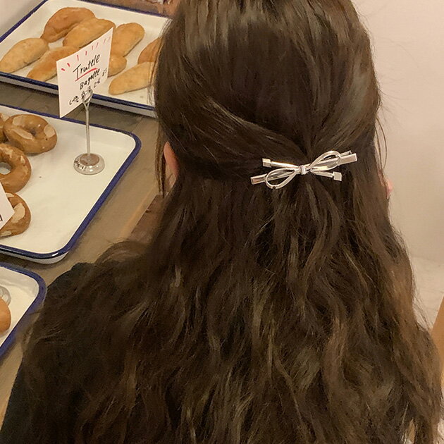 Rakuten - 【4点セット】メタリックカラーリボン ヘア クリップ 女性 レディース ヘアアクセサリー 春 夏 秋 冬 可愛い ガーリー キュート クラシック お嬢様 定番 ベーシック 華やか まとめ髪 アクセント アレンジ 上品 ミニサイズ パーティー