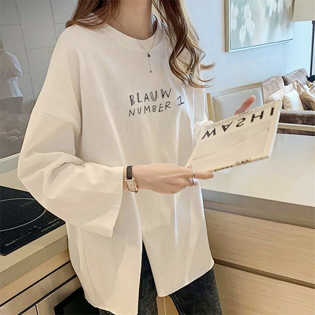 乐天商城 - ロゴプリント スリット入り オーバーサイズ 長袖 Tシャツ トップス ドロップショルダー クルーネック レディース 春 秋 ロンT カットソー ロング丈 チュニック丈 ゆったり 大きめ カジュアル リラックス 大人カジュアル シンプル