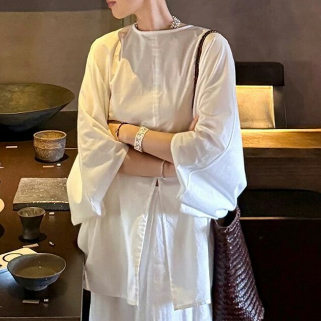 樂天商城 - フロント スリット オーバーサイズ ドルマンスリーブ プルオーバー トップス クルーネック レディース 女性 春 夏 秋 着丈長め 単色 ワンカラー 無地 ゆったり ルーズ 楽ちん おしゃれ 抜け感 こなれ感 体型カバー ナチュラル おでかけ