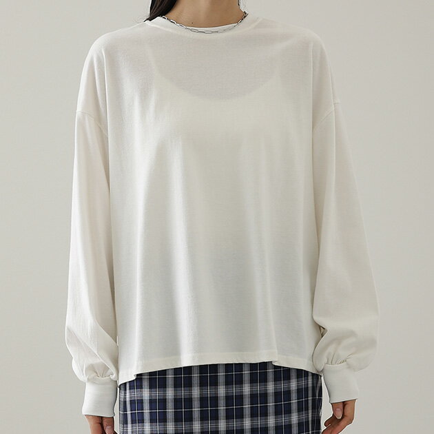 クルーネック オーバーサイズ 長袖 カット プルオーバー トップス ドロップショルダー丸首 女性 レディース 春 夏 秋 冬 単色 ワンカラー 無地 ゆったり やわらかい リラックス 着やすい シンプル ミニマム カジュアル 普段使い デイリー 着回しのサムネイル