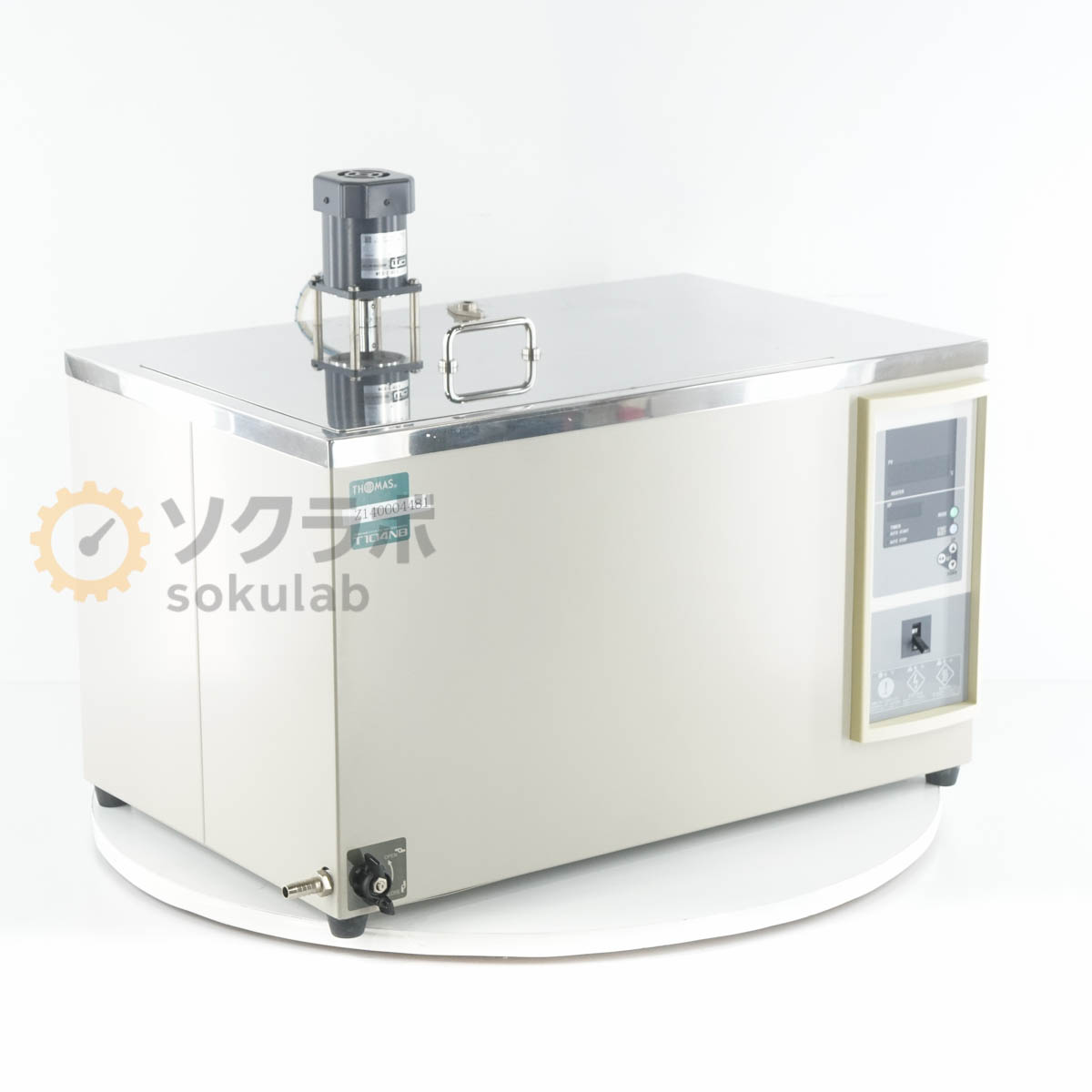 型番補足：T-104NB V：単相100【保証あり】開発機関や研究所等から動作品として入荷いたしました。 当店では校正は行なっておりませんので、校正期限内レベルの精度・確度を保証するものではございません。 あくまでも中古品としてご理解の上、ご購入ください。 詳細は写真にてご確認ください。【当商品について】商品内容詳細は写真からご確認をお願いいたします。【外観・動作・補足コメント】やや傷や汚れがあります。電源プラグが改造されている状態です。槽内の温度が上昇することを確認いたしました。【サイズ】高さ51.00cm×幅72.00cm×奥行44.00cm　重さ約28.00kg【サイズ補足】