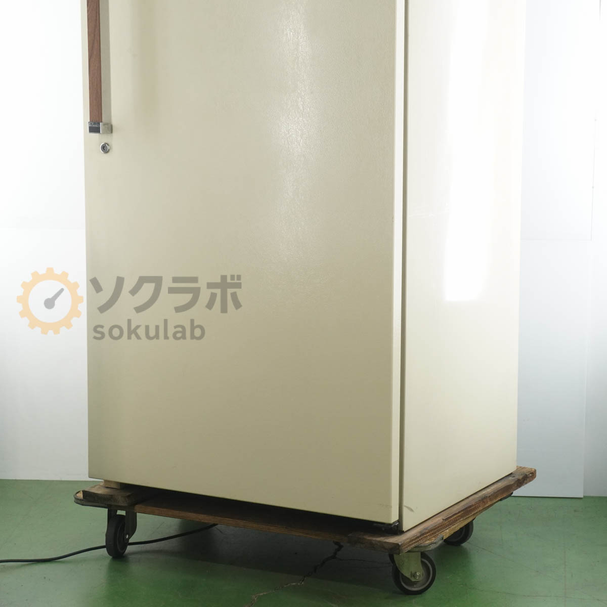 デンタショップの【中古】[JB]保証なし Whirlpool EV-190N EV190NXWN00 ワールプール 冷蔵庫 [08442-0011]｜アングル3
