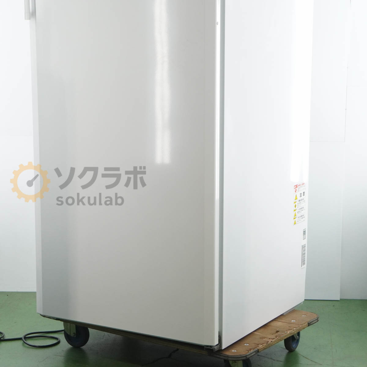 デンタショップの【中古】[DW]8日保証 NIHON FREEZER UKS-5410DHC 日本フリーザー 薬用保冷庫 ノンフロン バイオメディカルクーラー 冷蔵庫 [08319-0007]｜アングル3