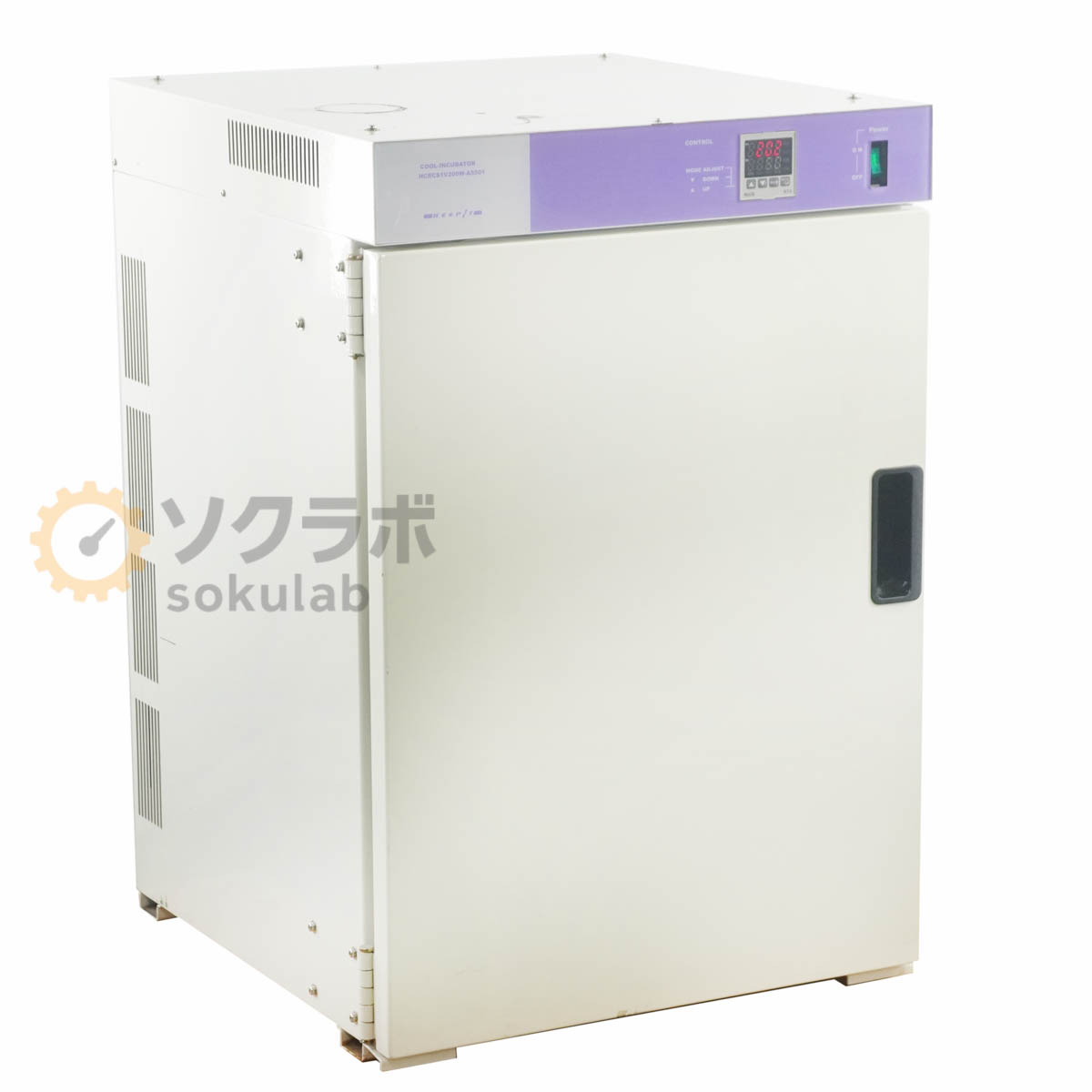 型番補足：HCRCS1V200W-A5501 シリーズ・商品・ブランド名：KEEPIT キープイット【保証なし】全ての機能が動作するか等の詳細な状態が分かりかねるため現状販売とさせていただきます。 通電した場合は、通電した状態の写真を掲載しておりますので写真にてご確認ください。 現状での販売となりますので、記載の有無に関わらず保証は一切おつけ出来ませんのでご了承ください。 詳細は写真にてご確認ください。【当商品について】商品内容詳細は写真からご確認をお願いいたします。【外観・動作・補足コメント】傷や汚れがあります。錆があります。温度の上昇は確認できましたが、5℃設定にしても16℃までしか下がりません。写真に写っている木の台車は付属いたしません。【サイズ】高さ68.00cm×幅46.00cm×奥行50.00cm　重さ約42.00kg【サイズ補足】
