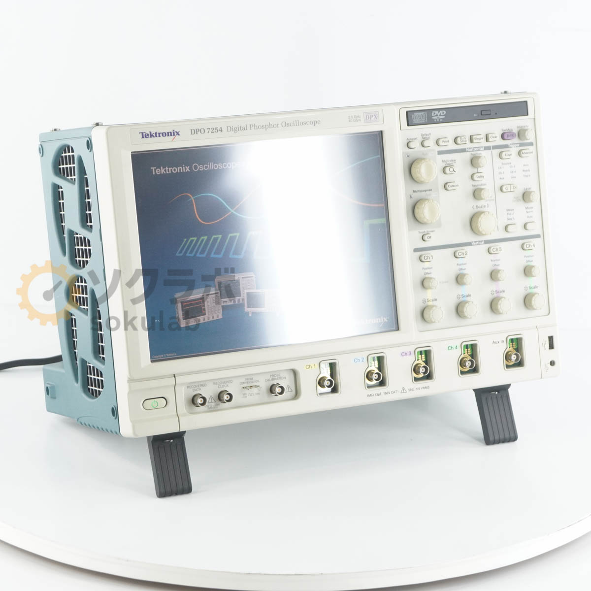 型番補足：DPO7254 仕様：2.5GHz 40GS/sオプション：STD【保証なし】全ての機能が動作するか等の詳細な状態が分かりかねるため現状販売とさせていただきます。 通電した場合は、通電した状態の写真を掲載しておりますので写真にてご確認ください。 現状での販売となりますので、記載の有無に関わらず保証は一切おつけ出来ませんのでご了承ください。 詳細は写真にてご確認ください。【当商品について】2.5GHz 40GS/s【外観・動作・補足コメント】やや傷や汚れがあります。オシロスコープアプリの動作が全体的に重く不安定な状態です。その他当店では詳細な動作は未確認です。電源コードは付属いたしません。【サイズ】高さ30.00cm×幅47.00cm×奥行32.00cm　重さ約15.00kg【サイズ補足】