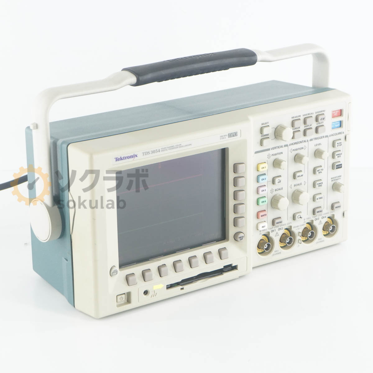 型番補足：TDS3054 シリーズ・商品・ブランド名：DPO TDS3000 仕様：500MHz 5GS/s 4ch【保証あり】開発機関や研究所等から動作品として入荷いたしました。 当店では校正は行なっておりませんので、校正期限内レベルの精度・確度を保証するものではございません。 あくまでも中古品としてご理解の上、ご購入ください。 詳細は写真にてご確認ください。【当商品について】500MHz 5GS/s 4chSelfTestOK【外観・動作・補足コメント】全体的に劣化や傷、汚れがあります。破損箇所が複数あります。セルフテスト合格の表示がされることを確認いたしました。波形が表示されることを確認いたしました。電源コードは付属いたしません。【サイズ】高さ23.00cm×幅37.00cm×奥行16.00cm　重さ約4.00kg【サイズ補足】